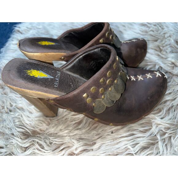 Volatile Women's Heeled Clogs - Picture 3 of 16